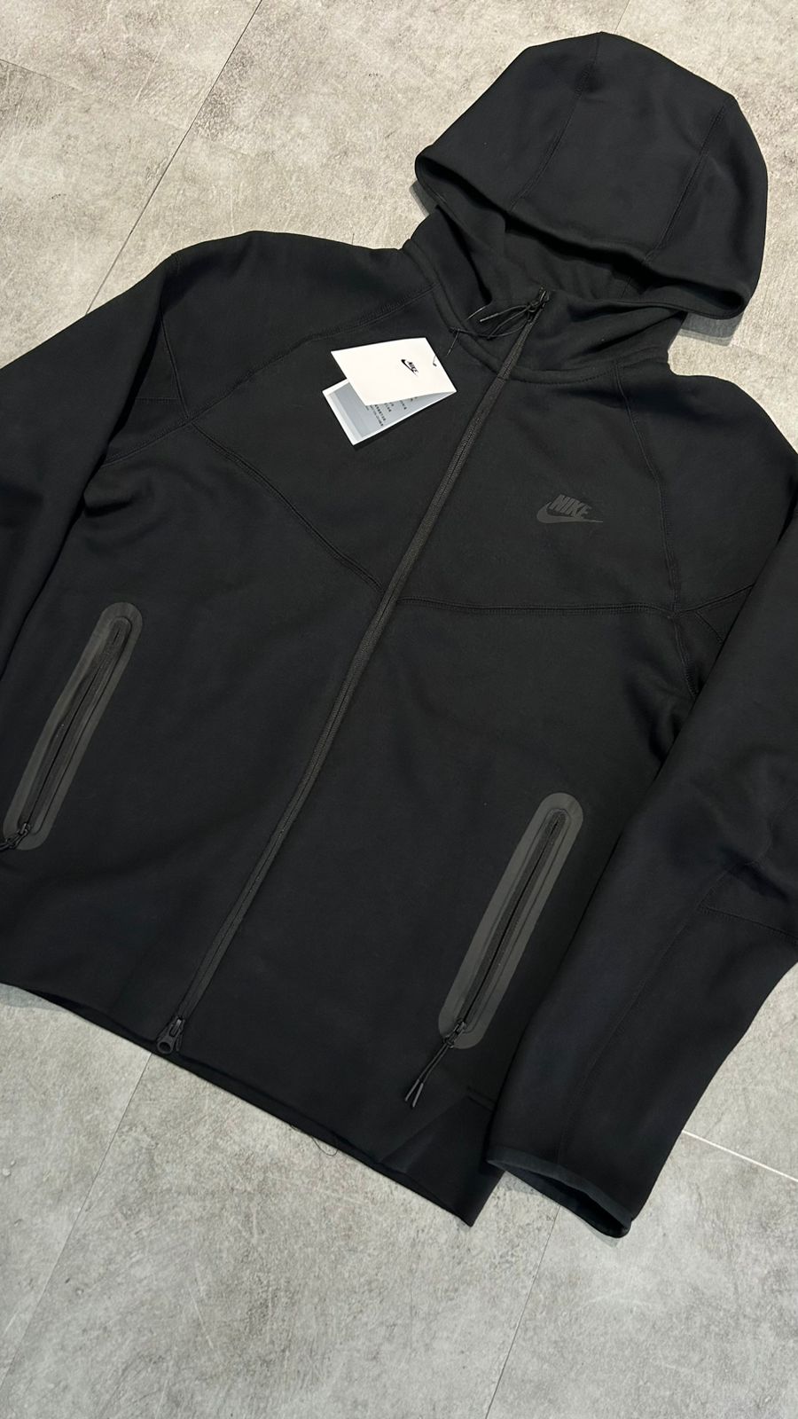 NIKE TECH